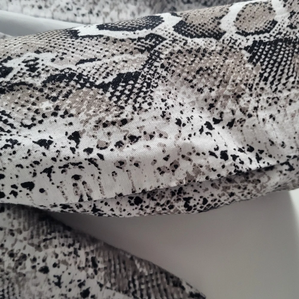 Chico's  Snake Print Black and White Blazer - M 8